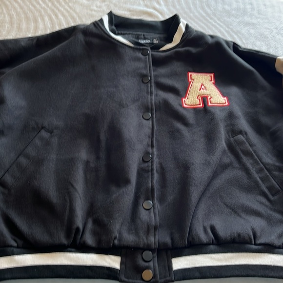 boohoo Patch Letter Oversized Varsity Jacket - Black - Women’s Size 10 - Picture 2 of 12